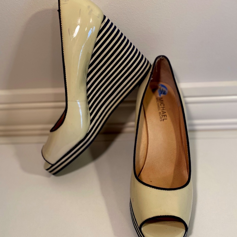 Michael Kors Open toe Cream/Blue Wedges Sz 7.5